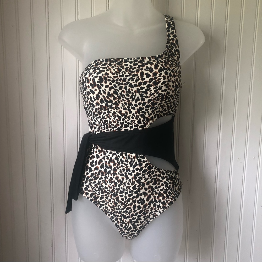 VINCE CAMUTO Retail $126 Tanzania Cheetah One-Shoulder Wrap Tie Swimsuit Size 4